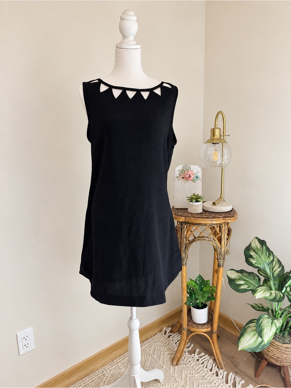 mittoshop Black Sleeveless Mini Dress with Triangle Cutout Neckline